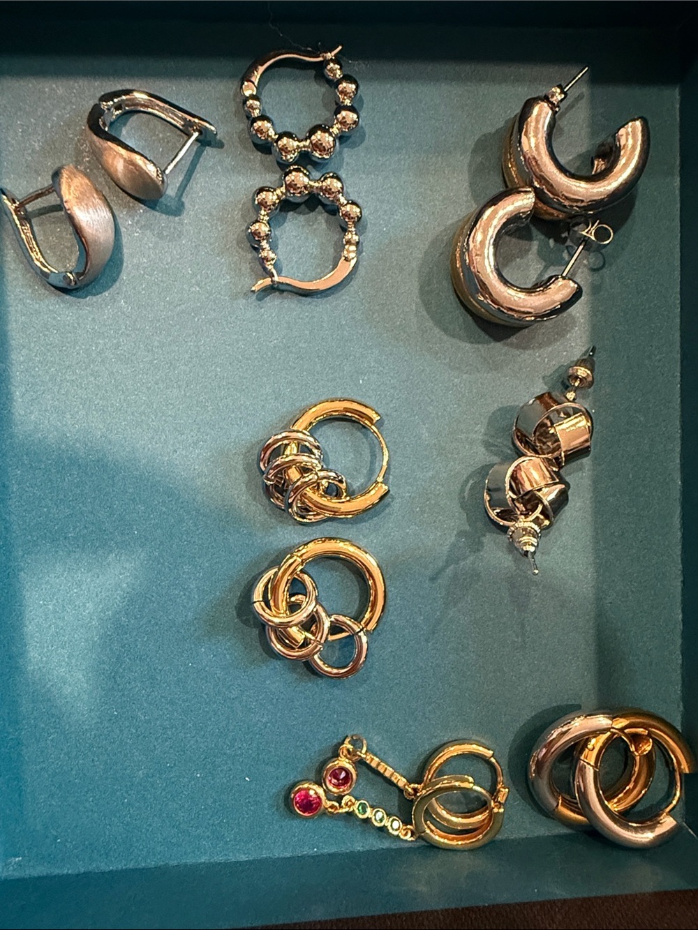 Earring bundle - Picture 2 of 4